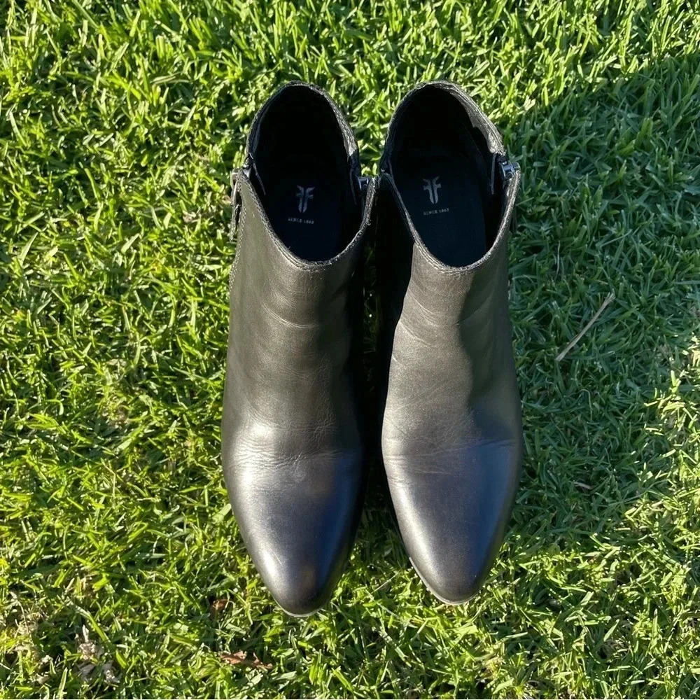 EUC FRYE Judith Double Zip Stacked Heel Pointed Toe Ankle Boots in Black Size 9M - Picture 16 of 17